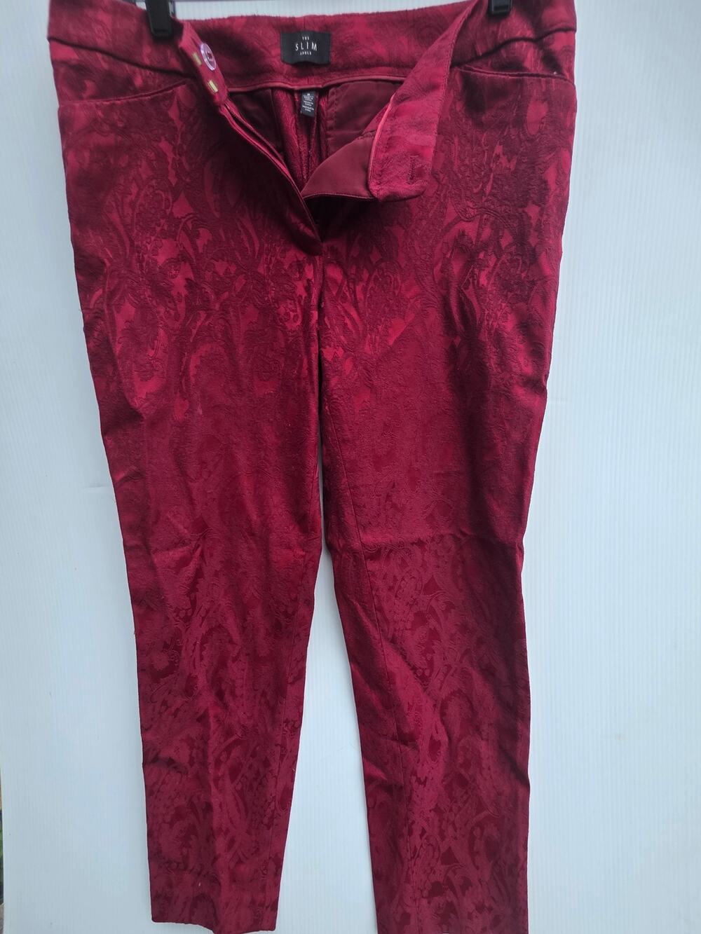 White House Black Market The Slim Ankle Pants Size 8 Red Paisley Jacquard